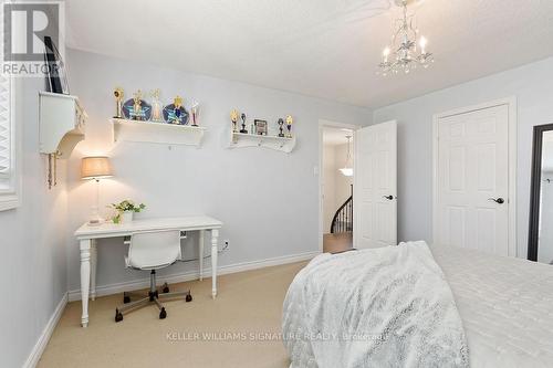 2334 Carpenters Circle, Oakville, ON - Indoor Photo Showing Bedroom