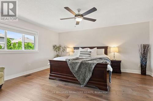 2334 Carpenters Circle, Oakville, ON - Indoor Photo Showing Bedroom