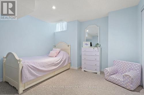 2334 Carpenters Circle, Oakville, ON - Indoor Photo Showing Bedroom