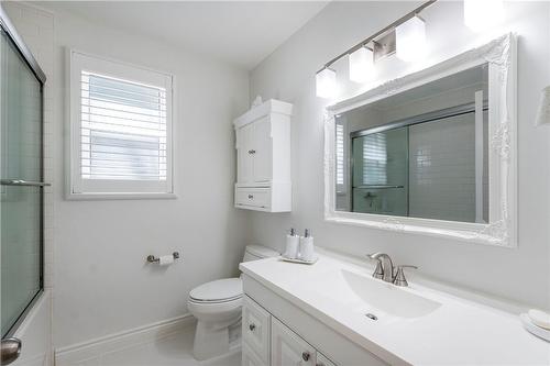 Main bathroom - 698 Marley Road, Burlington, ON - Indoor Photo Showing Bathroom