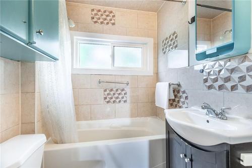 223 Burris Street, Hamilton, ON - Indoor Photo Showing Bathroom