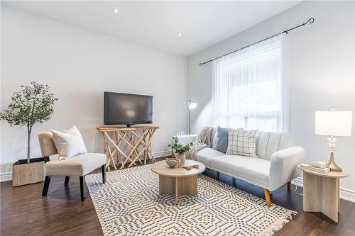 223 Burris Street, Hamilton, ON - Indoor Photo Showing Living Room