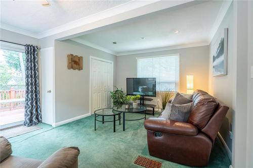 276 Bowman Street, Hamilton, ON - Indoor Photo Showing Living Room
