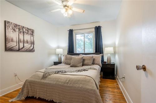 276 Bowman Street, Hamilton, ON - Indoor Photo Showing Bedroom