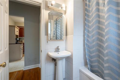 276 Bowman Street, Hamilton, ON - Indoor Photo Showing Bathroom
