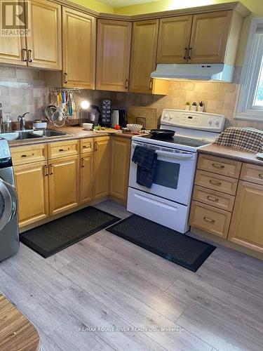 604 Kent Street, Whitby (Downtown Whitby), ON - Indoor Photo Showing Kitchen