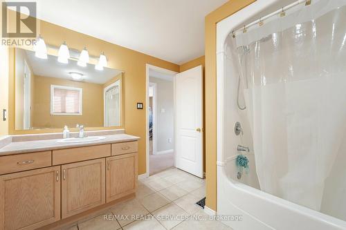 32 Chantler Road, New Tecumseth, ON - Indoor Photo Showing Bathroom
