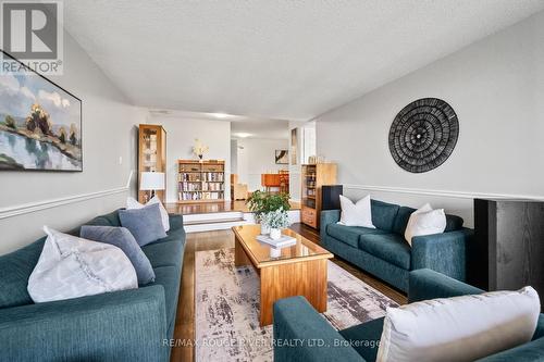 #407 - 1555 Finch Avenue E, Toronto, ON - Indoor Photo Showing Living Room