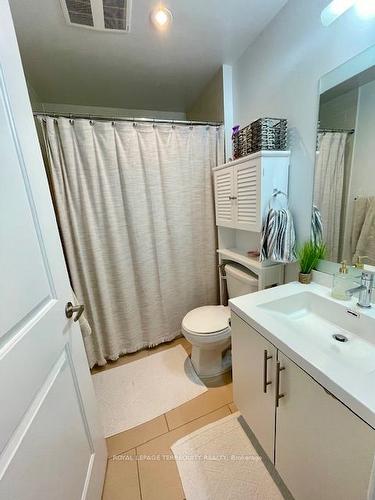 323-65 Speers Rd, Oakville, ON - Indoor Photo Showing Bathroom