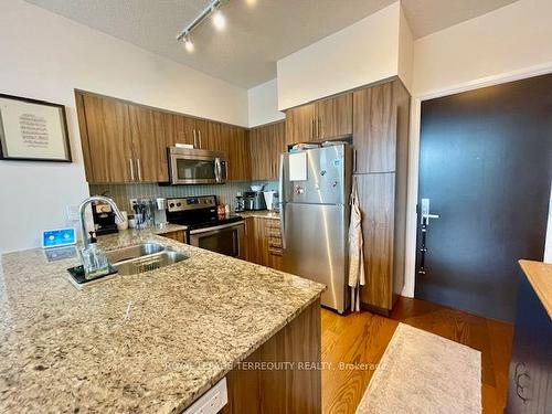 323-65 Speers Rd, Oakville, ON - Indoor Photo Showing Kitchen With Stainless Steel Kitchen With Double Sink