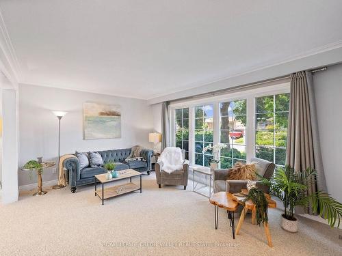 18 Terra Cotta Cres, Brampton, ON - Indoor Photo Showing Living Room