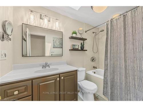 32 Parkview Pl, Brampton, ON - Indoor Photo Showing Bathroom