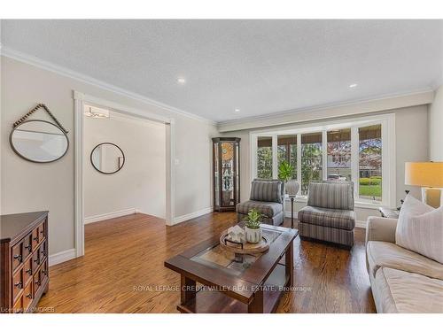 32 Parkview Pl, Brampton, ON - Indoor Photo Showing Living Room