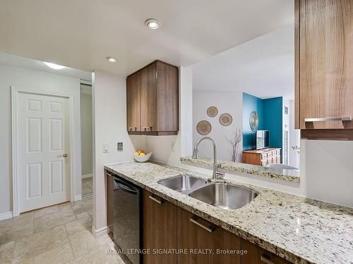 411-1001 Cedarglen Gate, Mississauga, ON - Indoor Photo Showing Kitchen With Double Sink