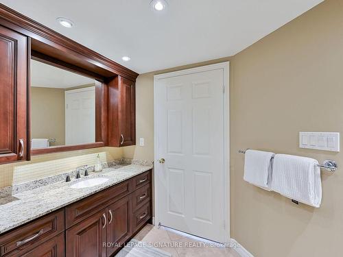 411-1001 Cedarglen Gate, Mississauga, ON - Indoor Photo Showing Bathroom