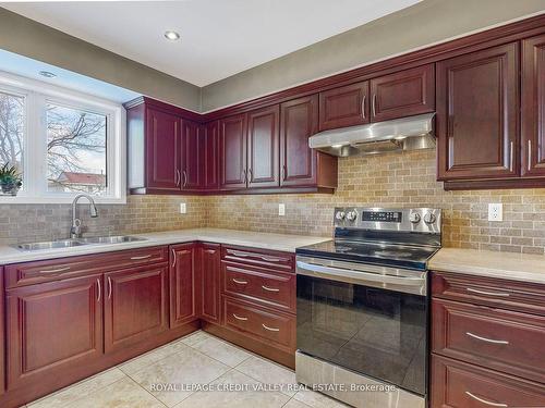 25 Caledon Cres, Brampton, ON - Indoor Photo Showing Kitchen With Double Sink