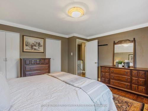 25 Caledon Cres, Brampton, ON - Indoor Photo Showing Bedroom