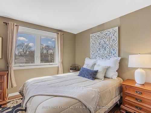 25 Caledon Cres, Brampton, ON - Indoor Photo Showing Bedroom