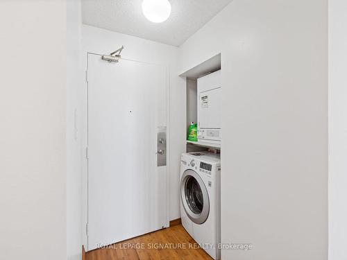 711-4460 Tucana Crt, Mississauga, ON - Indoor Photo Showing Laundry Room