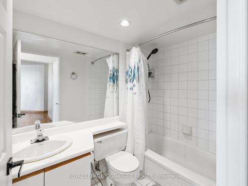 711-4460 Tucana Crt, Mississauga, ON - Indoor Photo Showing Bathroom