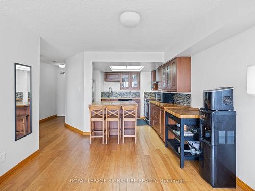 711-4460 Tucana Crt, Mississauga, ON - Indoor Photo Showing Other Room