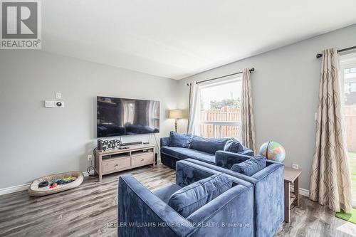 124 Summit Ridge Drive, Guelph (Grange Hill East), ON - Indoor Photo Showing Living Room