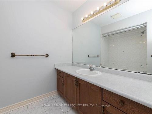 87 Arthur Ave, Barrie, ON - Indoor Photo Showing Bathroom