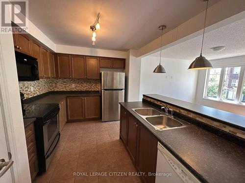 885 Jempson Path, Milton, ON - Indoor Photo Showing Kitchen With Double Sink