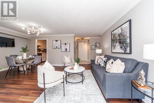 1905 - 115 Hillcrest Avenue, Mississauga, ON - Indoor Photo Showing Living Room