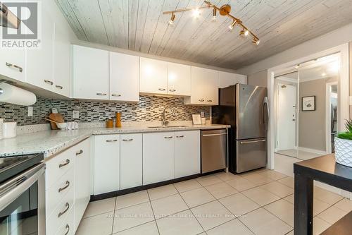 1905 - 115 Hillcrest Avenue, Mississauga, ON - Indoor Photo Showing Kitchen