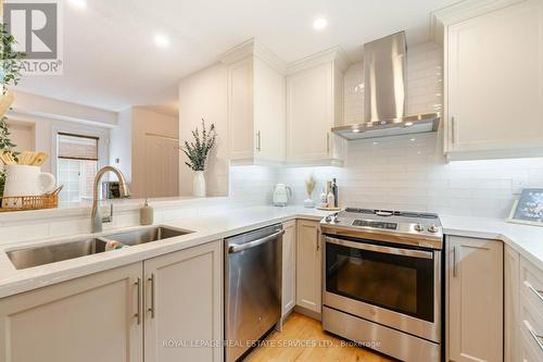 10 Harnesworth Crescent, Hamilton, ON - Indoor Photo Showing Kitchen With Stainless Steel Kitchen With Double Sink With Upgraded Kitchen