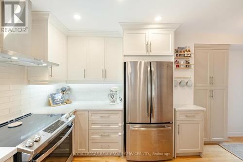 10 Harnesworth Crescent, Hamilton, ON - Indoor Photo Showing Kitchen With Stainless Steel Kitchen With Upgraded Kitchen