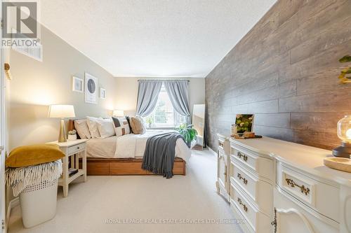 10 Harnesworth Crescent, Hamilton, ON - Indoor Photo Showing Bedroom