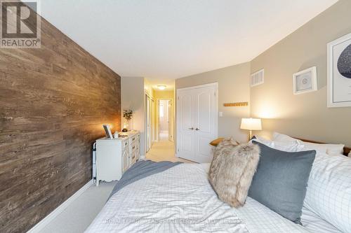 10 Harnesworth Crescent, Hamilton, ON - Indoor Photo Showing Bedroom