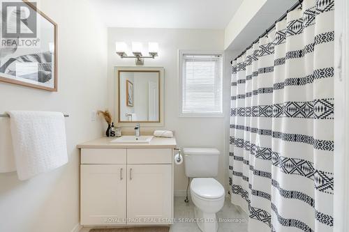 10 Harnesworth Crescent, Hamilton, ON - Indoor Photo Showing Bathroom