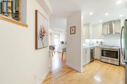 10 Harnesworth Crescent, Hamilton, ON - Indoor Photo Showing Kitchen With Stainless Steel Kitchen