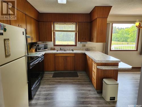 Leniuk Acreage, Nipawin Rm No. 487, SK - Indoor Photo Showing Kitchen With Double Sink