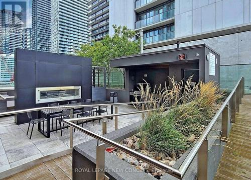 808 - 318 Richmond Street W, Toronto, ON - Outdoor