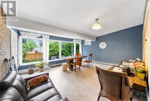 40 Larkfield Drive, Toronto, ON - Indoor Photo Showing Living Room