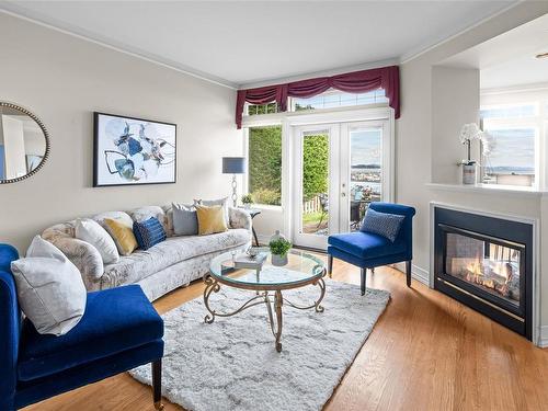 10001 Third St, Sidney, BC - Indoor Photo Showing Living Room With Fireplace