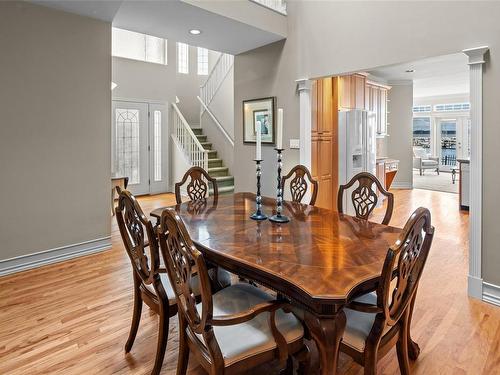 10001 Third St, Sidney, BC - Indoor Photo Showing Dining Room