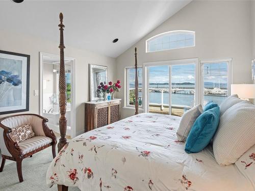 10001 Third St, Sidney, BC - Indoor Photo Showing Bedroom