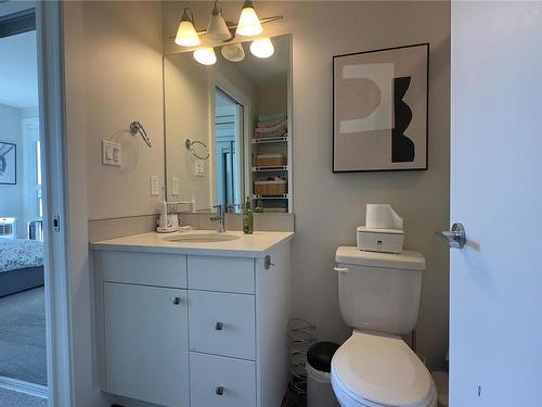 201-525 Third St, Nanaimo, BC - Indoor Photo Showing Bathroom