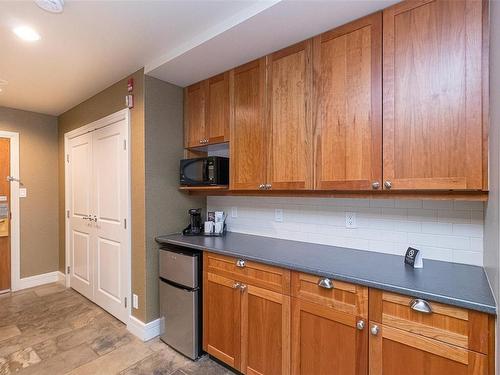 113/115 D-1376 Lynburne Pl, Langford, BC - Indoor Photo Showing Kitchen