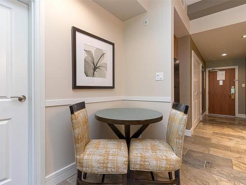 113/115 D-1376 Lynburne Pl, Langford, BC - Indoor Photo Showing Dining Room