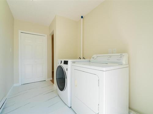 795/797/799 Dogwood Rd, Nanaimo, BC - Indoor Photo Showing Laundry Room