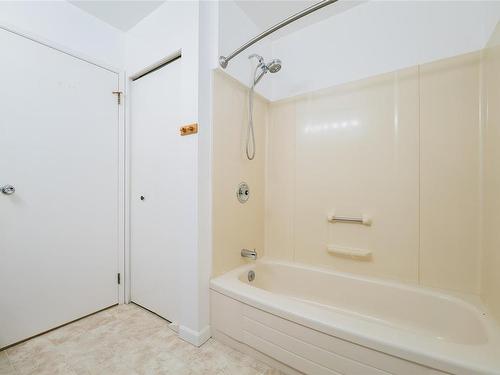 795/797/799 Dogwood Rd, Nanaimo, BC - Indoor Photo Showing Bathroom