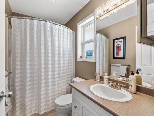 1260 Raven Drive, Kamloops, BC - Indoor Photo Showing Bathroom
