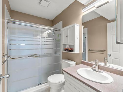1260 Raven Drive, Kamloops, BC - Indoor Photo Showing Bathroom