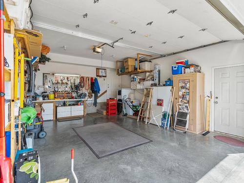 1260 Raven Drive, Kamloops, BC - Indoor Photo Showing Garage